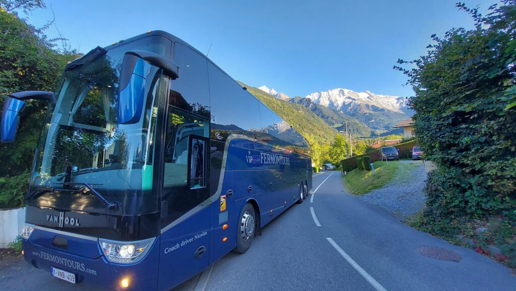 Autocar Fermontours sur la route